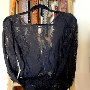 Lace long sleeve crop top
